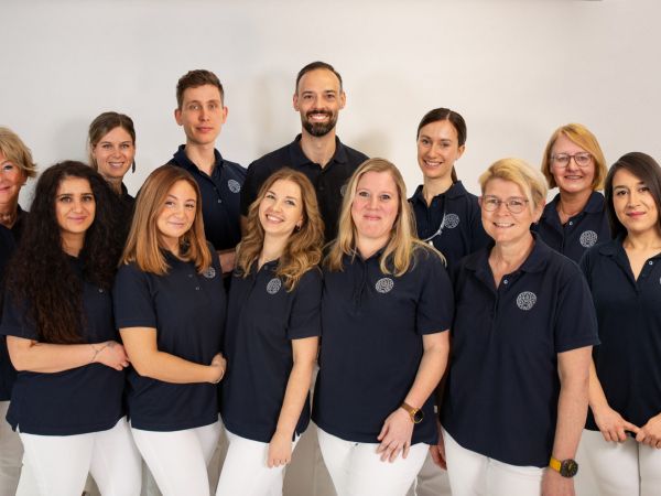 Neues Teambild des Praxisteams Zahnaerzte am Kelterplatz in Pforzheim